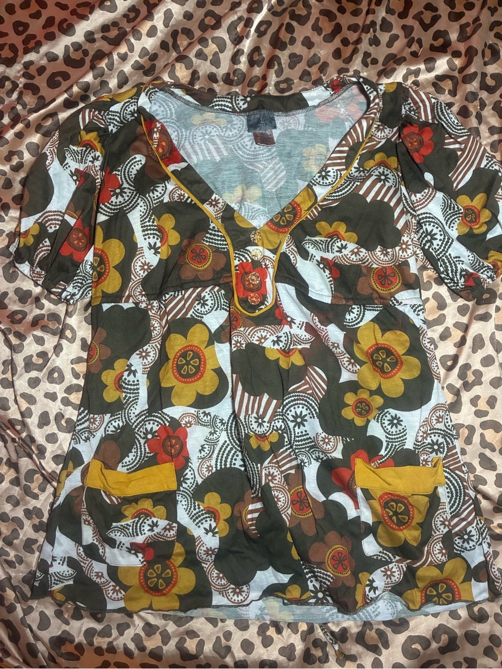 ⭒ adorable floral daytrip vintage top